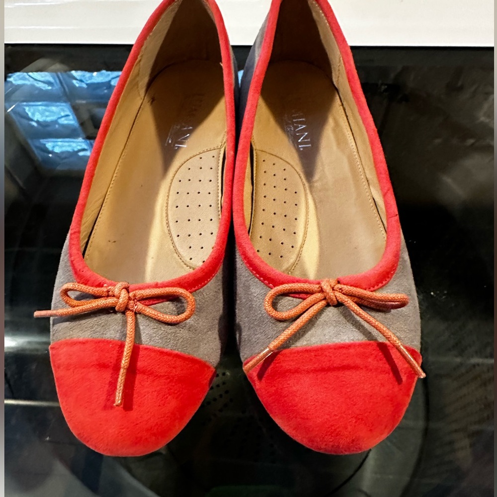 Lumiani Coral light grey flats like new 10